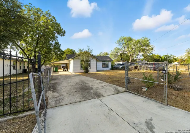 Photo 2 of Sale Pending at 927 W Mally, San Antonio, TX 78221 | MLS# 1892060 | Listing updated on 2025-10-30