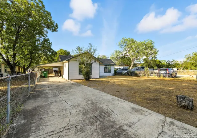 Photo 3 of Sale Pending at 927 W Mally, San Antonio, TX 78221 | MLS# 1892060 | Listing updated on 2025-10-30
