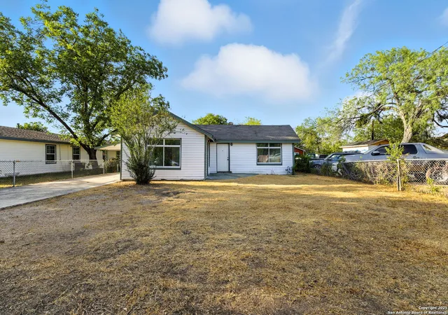Photo 3 of Sale Pending at 927 W Mally, San Antonio, TX 78221 | MLS# 1892060 | Listing updated on 2025-10-30