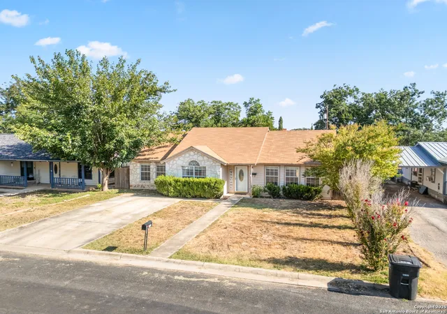 Photo 1 of Sale Pending at 2206 20th St, Hondo, TX 78861 | MLS# 1892070 | Listing updated on 2025-08-26