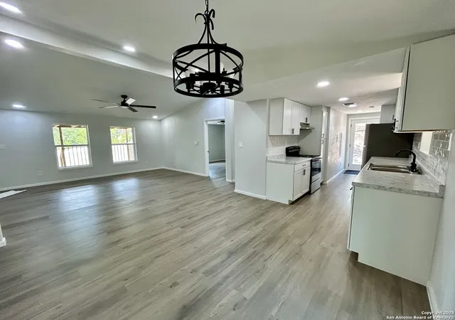 Photo 3 of Manufactured home for sale at 1250 Pecan, Canyon Lake, TX 78133 | MLS# 1892148 | Listing updated on 2025-09-07