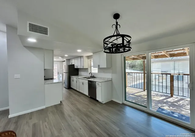 Photo 4 of Manufactured home for sale at 1250 Pecan, Canyon Lake, TX 78133 | MLS# 1892148 | Listing updated on 2025-09-07