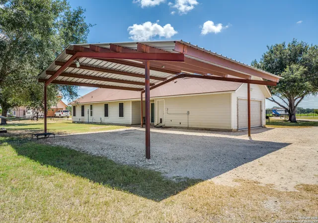 Photo 3 of Single family home for sale at 1411 County Road 320, Floresville, TX 78114 | MLS# 1892160 | Listing updated on 2025-09-10