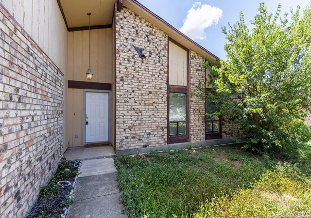 Photo 2 of Sale Pending at 5814 Pineway, San Antonio, TX 78247 | MLS# 1892170 | Listing updated on 2026-05-05