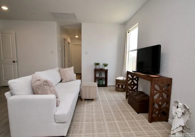 Photo 3 of Single family home for sale at 7260 Pasture, San Antonio, TX 78229 | MLS# 1892232 | Listing updated on 2025-10-22
