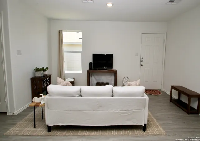 Photo 3 of Single family home for sale at 7260 Pasture, San Antonio, TX 78229 | MLS# 1892232 | Listing updated on 2025-10-22