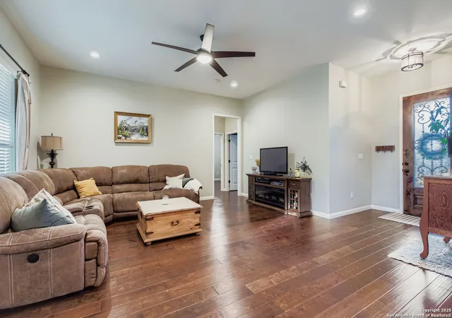 Photo 4 of Single family home for sale at 322 Riverview, Bandera, TX 78003 | MLS# 1892234 | Listing updated on 2025-09-09