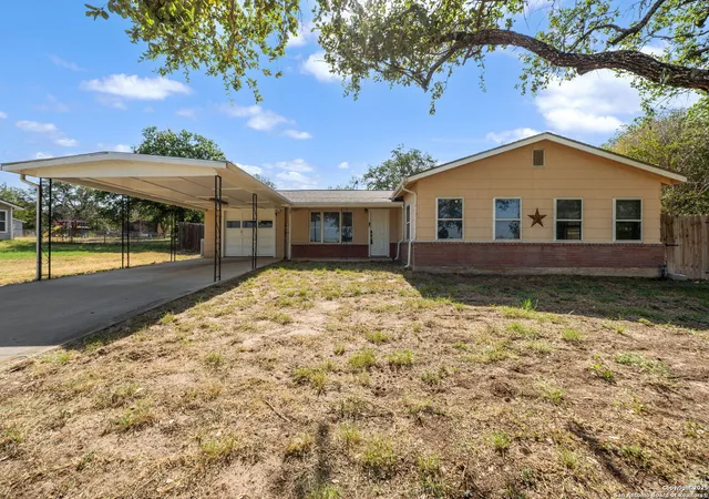 4th image of 1400 Windy Knoll, Devine, TX 78016 | MLS# 1892296