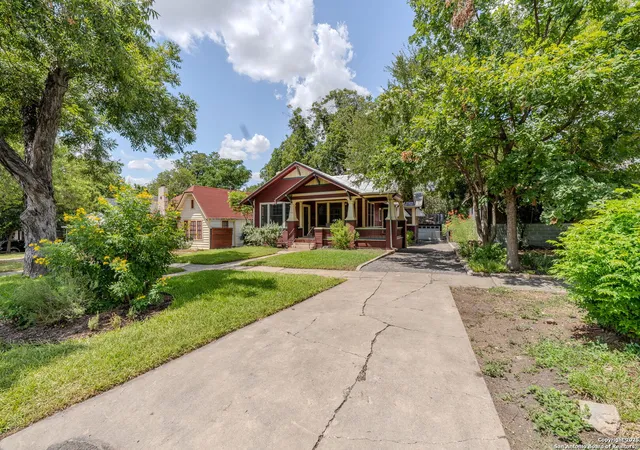 Photo 2 of Single family home for sale at 1015 W Gramercy, San Antonio, TX 78201 | MLS# 1892298 | Listing updated on 2026-01-31