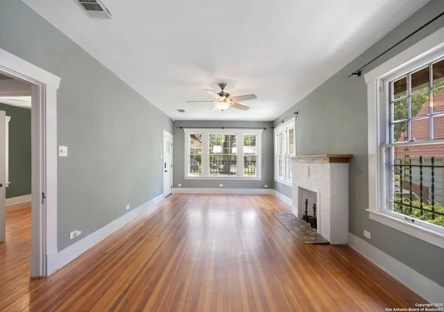 Photo 3 of Single family home for sale at 1015 W Gramercy, San Antonio, TX 78201 | MLS# 1892298 | Listing updated on 2026-01-31