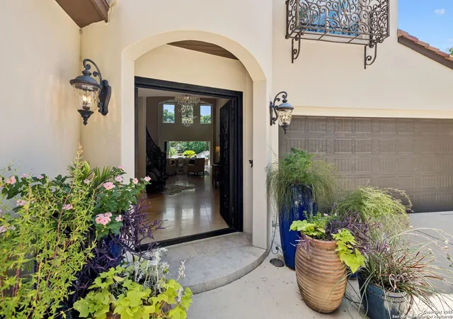 Photo 3 of Sale Pending at 836 Canterbury Hl, San Antonio, TX 78209 | MLS# 1892337 | Listing updated on 2025-11-15