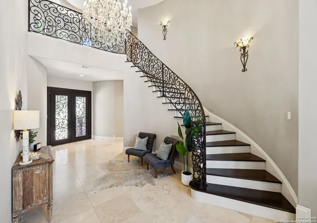 Photo 4 of Sale Pending at 836 Canterbury Hl, San Antonio, TX 78209 | MLS# 1892337 | Listing updated on 2025-11-15