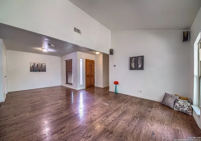 Photo 4 of Single family home for sale at 7506 Wishing Oaks, Live Oak, TX 78233 | MLS# 1892409 | Listing updated on 2025-10-10