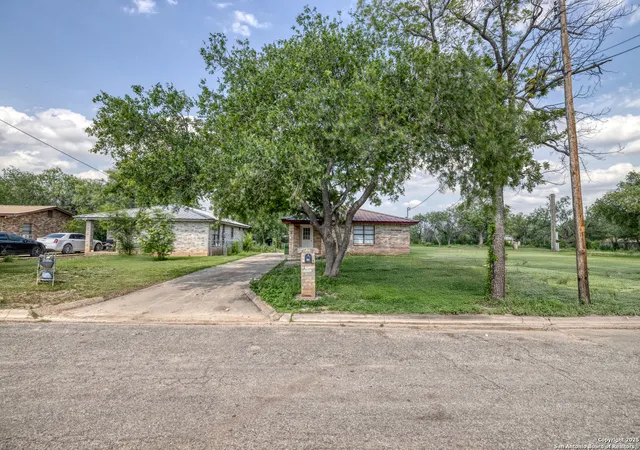 Photo 1 of Single family home for sale at 254 Prairie St, Uvalde, TX 78801 | MLS# 1892410 | Listing updated on 2025-11-03
