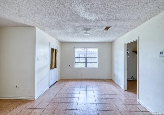 Photo 3 of Single family home for sale at 254 Prairie St, Uvalde, TX 78801 | MLS# 1892410 | Listing updated on 2025-11-03