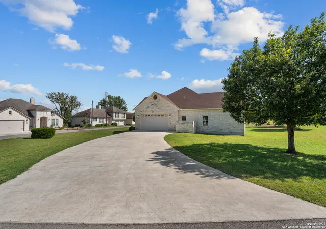 Photo 2 of Single family home for sale at 174 Edgewood Cir, Bandera, TX 78003 | MLS# 1892591 | Listing updated on 2026-05-18