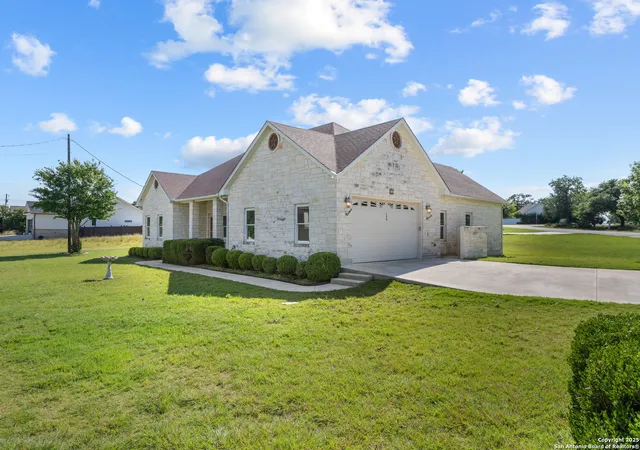 Photo 1 of Single family home for sale at 174 Edgewood Cir, Bandera, TX 78003 | MLS# 1892591 | Listing updated on 2026-05-18