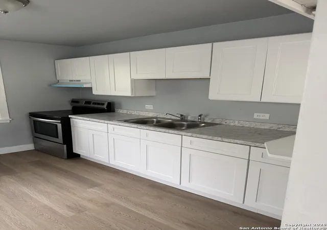 Listing Photo 5 - Condo for sale in building located at 2114 Jupiter, San Antonio, TX 78226