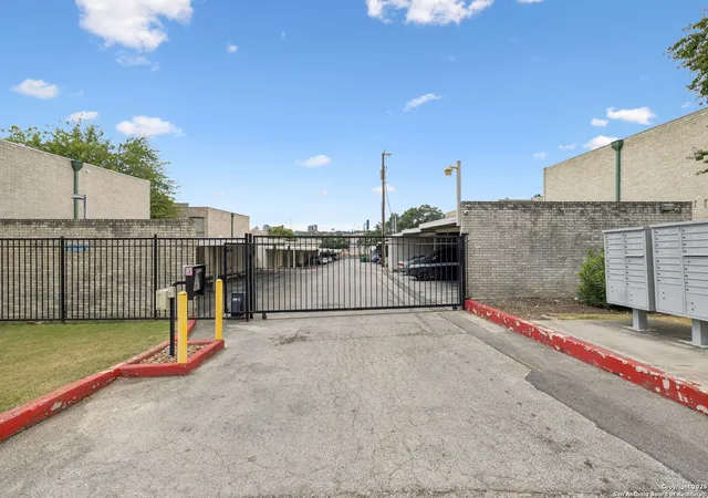 19th image of 9915 Powhatan Dr #E1, San Antonio, TX 78230 | MLS# 1892658