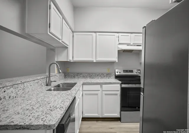 Photo 4 of Sale Pending at 1917 Budding, San Antonio, TX 78247 | MLS# 1892679 | Listing updated on 2026-01-04