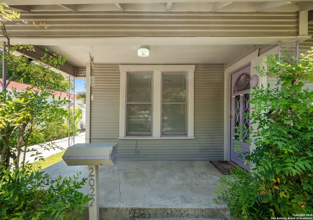 2nd image of 2022 Sacramento, San Antonio, TX 78201 | MLS# 1892743