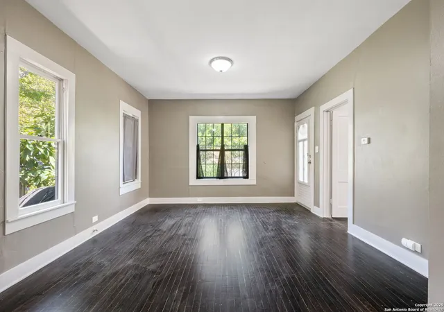 4th image of 2022 Sacramento, San Antonio, TX 78201 | MLS# 1892743