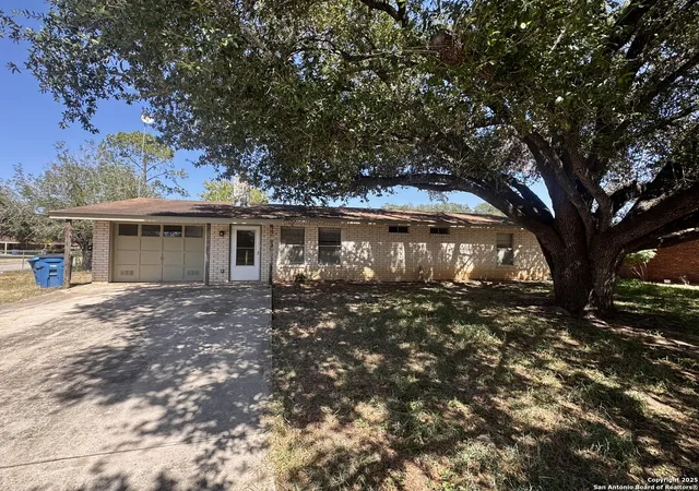 Photo 1 of Single family home for sale at 512 Low Meadow, Pleasanton, TX 78064 | MLS# 1892760 | Listing updated on 2025-08-25