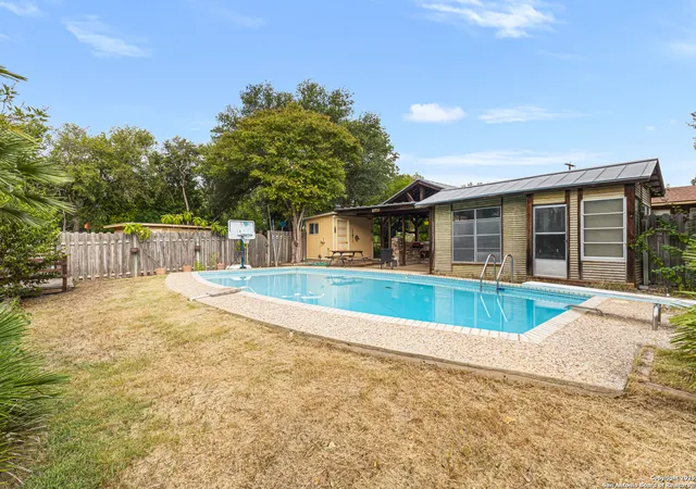Photo 3 of Sale Pending at 182 W Arrowhead, San Antonio, TX 78228 | MLS# 1892801 | Listing updated on 2025-09-18