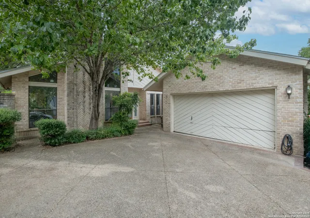 Photo 2 of Sale Pending at 3726 Hunters Trl, San Antonio, TX 78230 | MLS# 1892821 | Listing updated on 2025-10-01