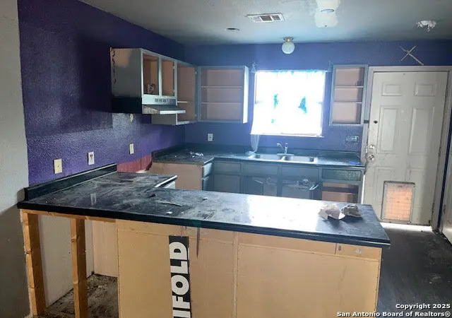 Photo 4 of Sale Pending at 8915 Heather, San Antonio, TX 78221 | MLS# 1892836 | Listing updated on 2025-08-28