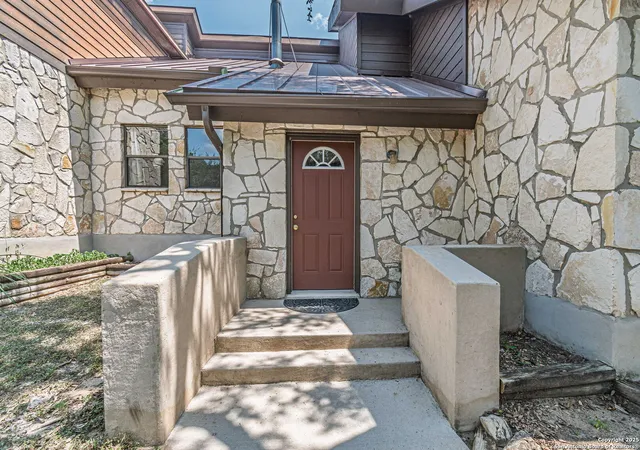Photo 3 of Sale Pending at 560 Blf Ridge, New Braunfels, TX 78132 | MLS# 1892887 | Listing updated on 2026-08-20