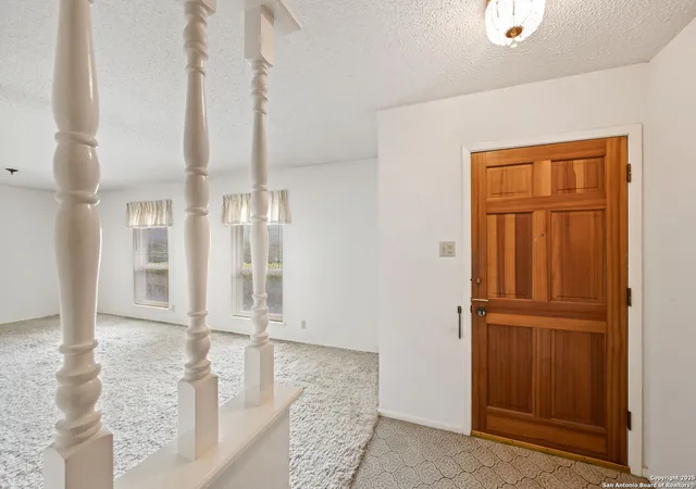 Photo 3 of Single family home for sale at 10703 Laurel Leaf, Helotes, TX 78023 | MLS# 1892888 | Listing updated on 2025-09-25