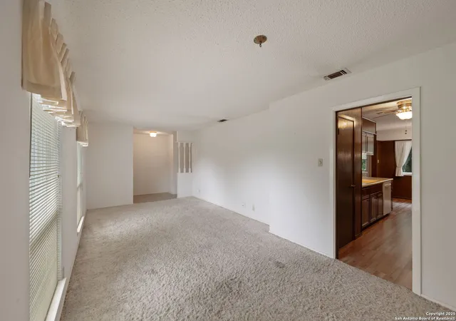 Photo 3 of Single family home for sale at 10703 Laurel Leaf, Helotes, TX 78023 | MLS# 1892888 | Listing updated on 2025-09-25