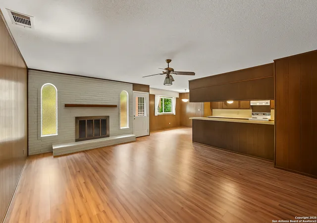 Photo 4 of Single family home for sale at 10703 Laurel Leaf, Helotes, TX 78023 | MLS# 1892888 | Listing updated on 2025-09-25