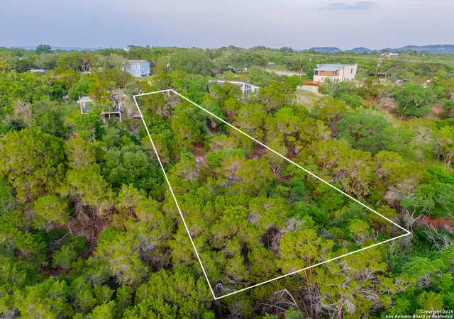 Photo 1 of Land for sale at 463 Twilight Dr, Canyon Lake, TX 78133 | MLS# 1892906 | Listing updated on 2025-10-18
