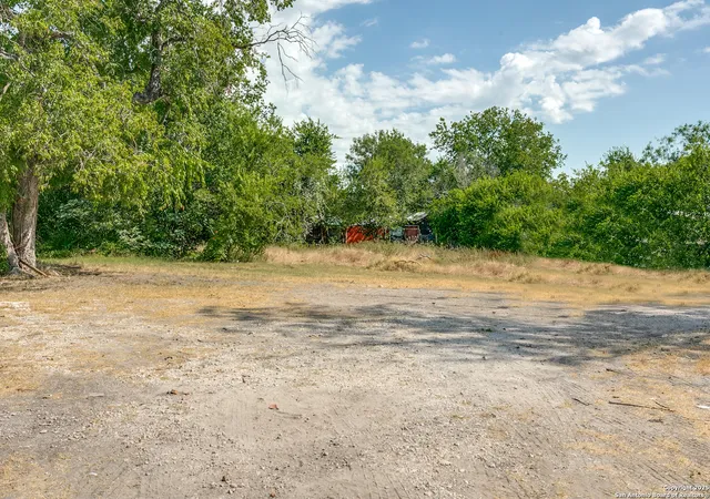 Photo 2 of Sale Pending at 911 Gladstone, San Antonio, TX 78225 | MLS# 1892908 | Listing updated on 2026-05-05