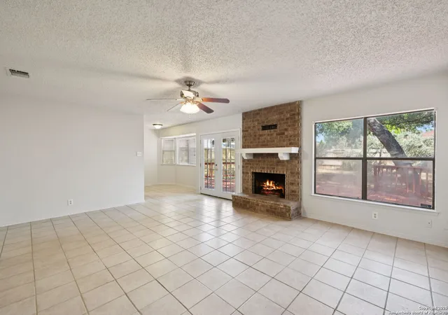 Photo 4 of Sale Pending at 10330 Country Blf, San Antonio, TX 78240 | MLS# 1892914 | Listing updated on 2025-11-19
