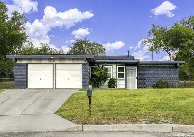 Photo 2 of Sale Pending at 323 Cherrywood, San Antonio, TX 78233 | MLS# 1893000 | Listing updated on 2026-02-18