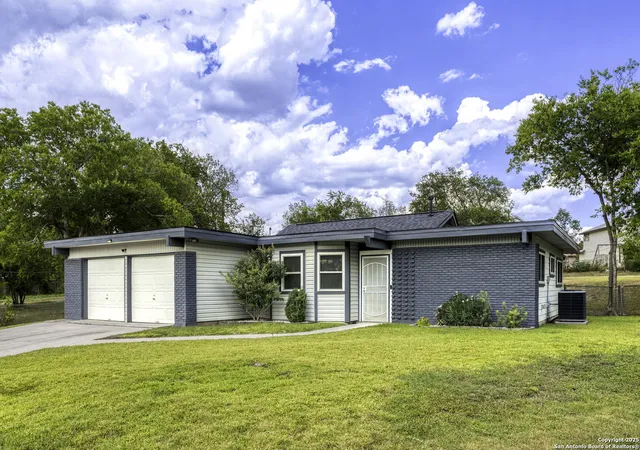 Photo 1 of Sale Pending at 323 Cherrywood, San Antonio, TX 78233 | MLS# 1893000 | Listing updated on 2026-02-18
