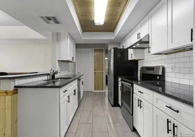 Photo 4 of Sale Pending at 323 Cherrywood, San Antonio, TX 78233 | MLS# 1893000 | Listing updated on 2026-02-18