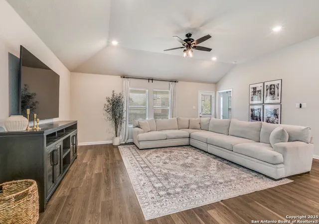 Photo 4 of Single family home for sale at 5522 Coral Valley, San Antonio, TX 78242 | MLS# 1893012 | Listing updated on 2025-10-29