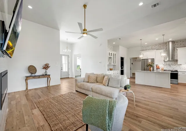 Photo 4 of Single family home for sale at 105 Jacob Dearing, Blanco, TX 78606 | MLS# 1893033 | Listing updated on 2025-09-24