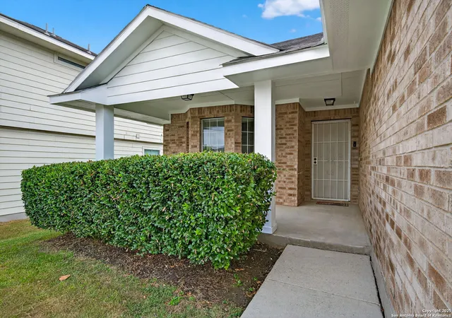 Photo 3 of Single family home for sale at 7914 Brinson Court, Converse, TX 78109 | MLS# 1893103 | Listing updated on 2025-10-22