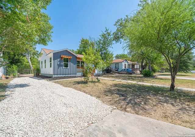Photo 3 of Sale Pending at 315 W Hermosa Dr, San Antonio, TX 78212 | MLS# 1893109 | Listing updated on 2025-10-24