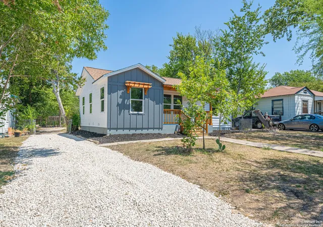 Photo 3 of Sale Pending at 315 W Hermosa Dr, San Antonio, TX 78212 | MLS# 1893109 | Listing updated on 2025-10-24