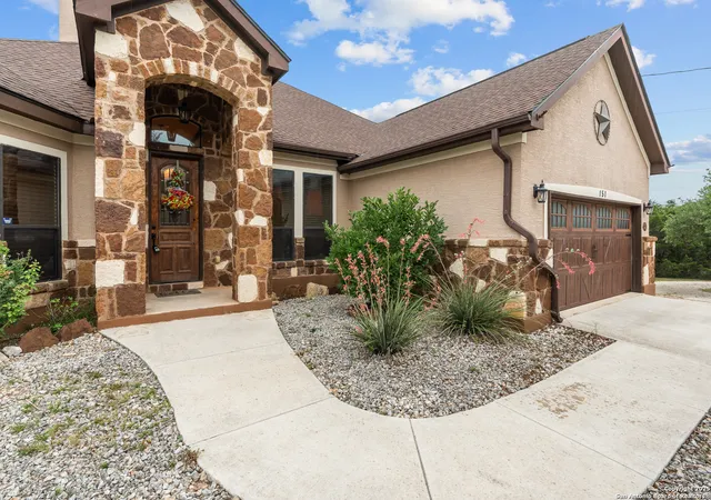 Photo 4 of Sale Pending at 151 Native Pecan, Canyon Lake, TX 78133 | MLS# 1893185 | Listing updated on 2025-10-15