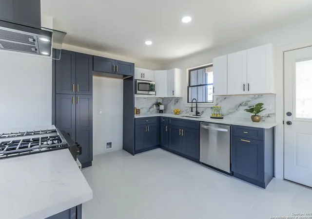 Photo 1 of Sale Pending at 1702 Santa Barbara, San Antonio, TX 78201 | MLS# 1893254 | Listing updated on 2025-09-28