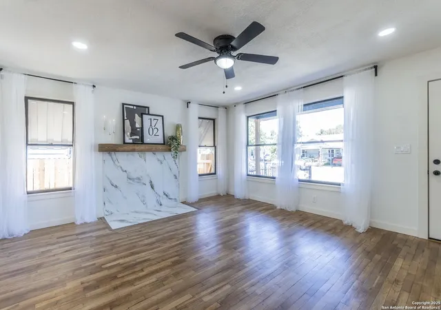 Photo 3 of Sale Pending at 1702 Santa Barbara, San Antonio, TX 78201 | MLS# 1893254 | Listing updated on 2025-09-28