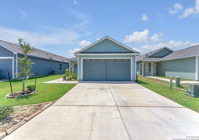 Photo 1 of Single family home for sale at 11823 Fading Way, Von Ormy, TX 78073 | MLS# 1893260 | Listing updated on 2025-08-27