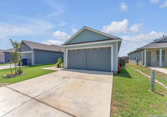 Photo 2 of Single family home for sale at 11823 Fading Way, Von Ormy, TX 78073 | MLS# 1893260 | Listing updated on 2025-08-27